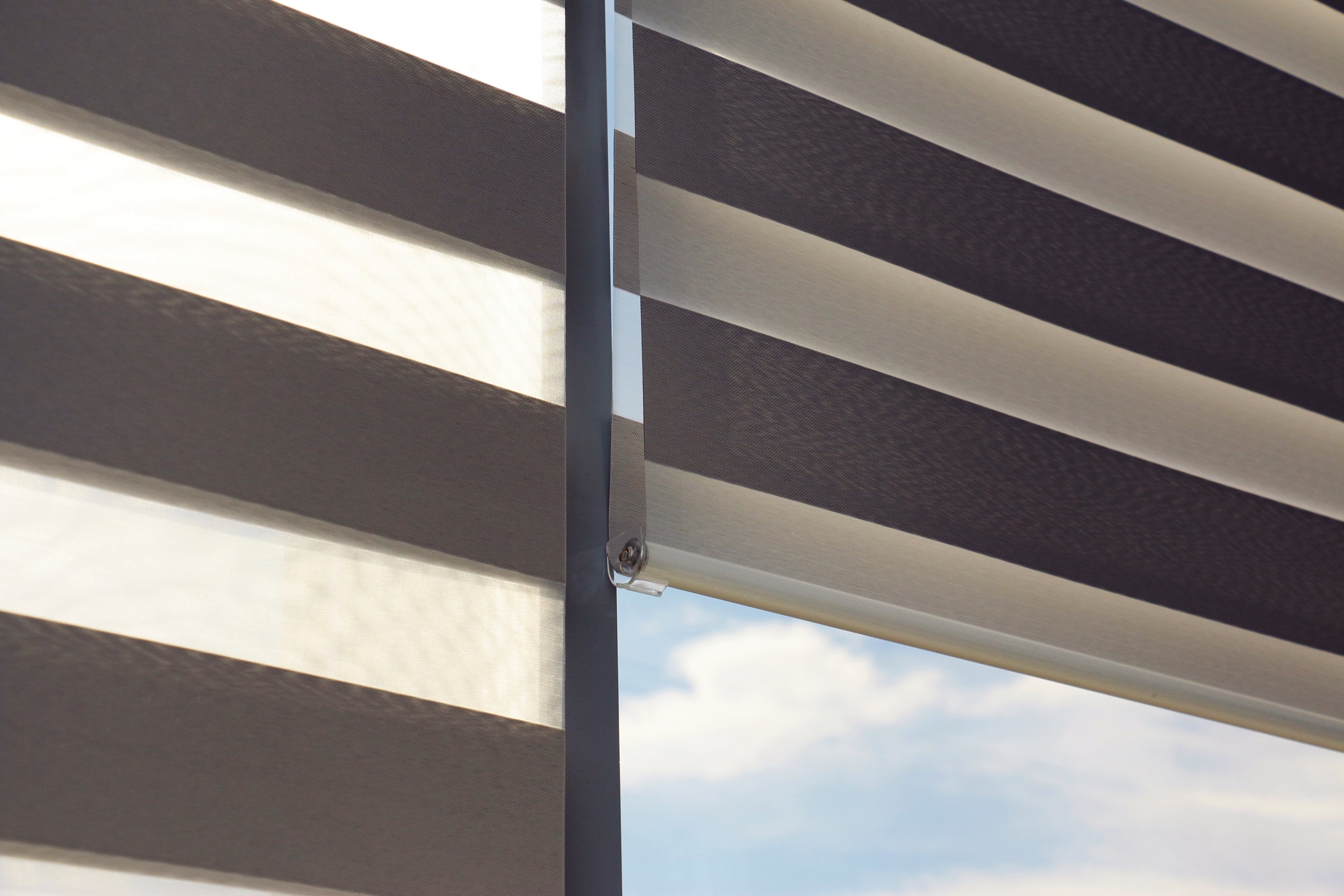 Free Hanging Blind 9